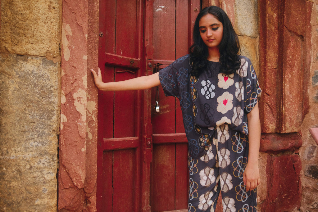 GARDEN CO-ORD SET IN AC NAVY PRINT