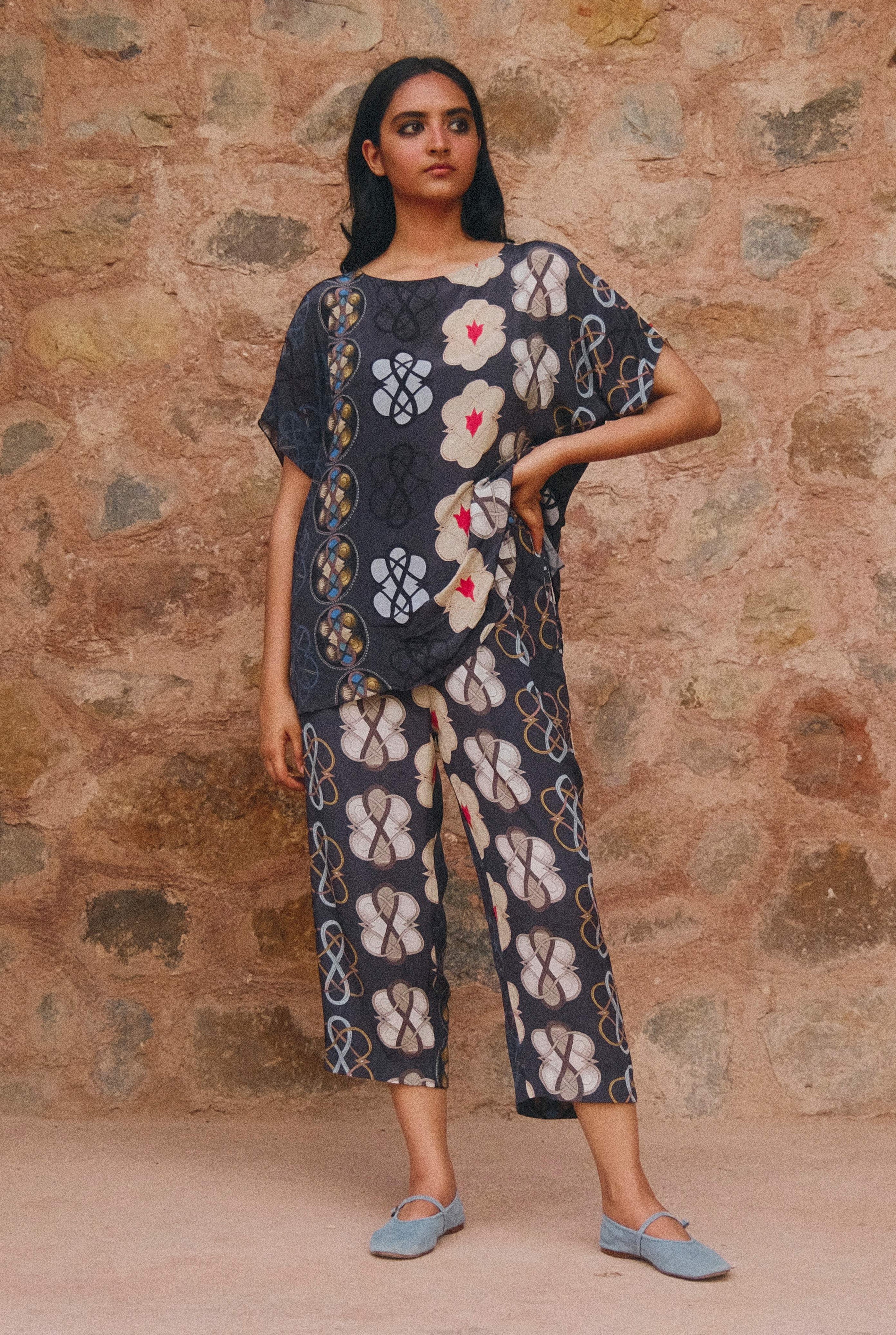 GARDEN CO-ORD SET IN AC NAVY PRINT