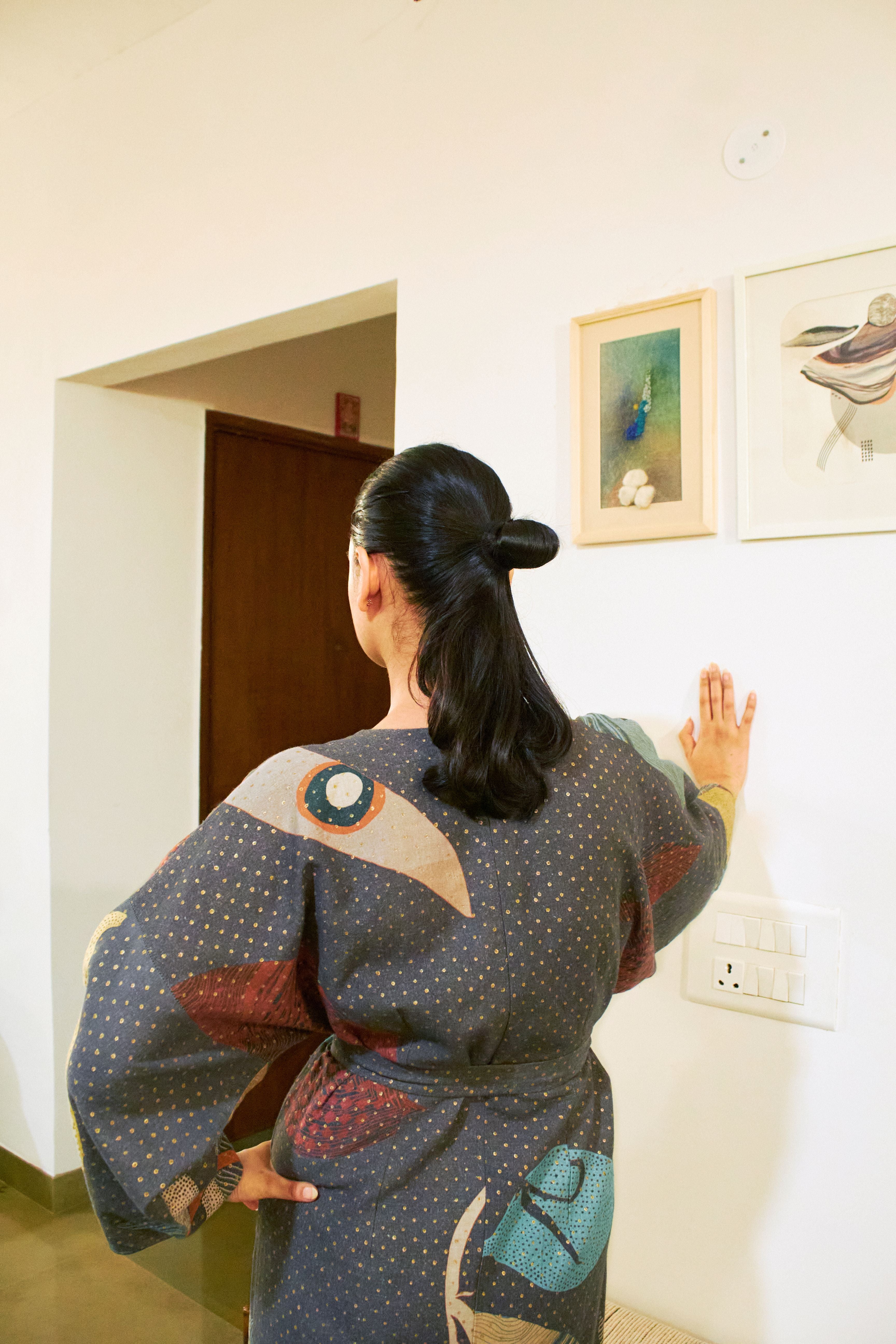 KAZA KIMONO DRESS IN FAITH CHARCOAL PRINT